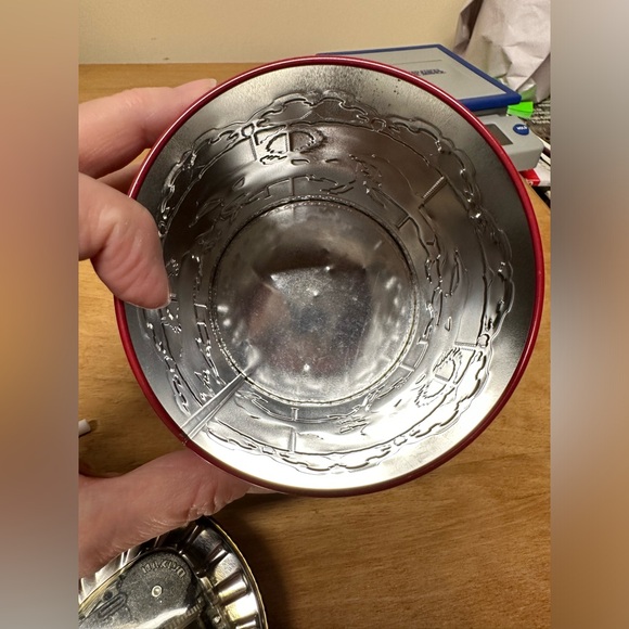 Christmas Candy Tin music box from from 2008. cookie/ candy tin made in Germany - Picture 12 of 12